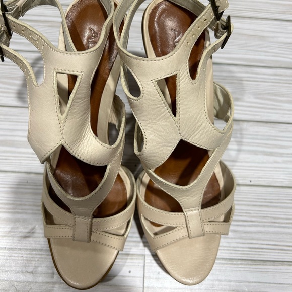 ALDO Platform Heels - Picture 5 of 7